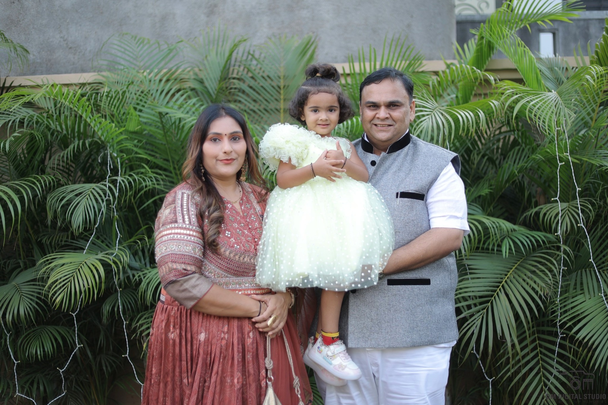 તા.૨૬-૦૫-૨૦૨૫ ના રોજ મારા જીવનમાં મારી સંગીની બની મારી એક તાકાત બનીને હરહંમેશ મને સાથ અને સહકાર આપનારી આજે અમારા લગ્ન જીવનના ૧૬ વર્ષ પૂર્ણ થયા મારા સુખ અને દુઃખમાં સહયોગીની બની પરિવારને એકજુટ રાખવા બદલ ખુબ ખુબ આભાર સહ વંદન મારી સહયોગી ને ૧૭ મા લગ્ન વર્ષના પ્રવેશમાં સુખ અને સમૃદ્ધિ તેમજ જીવનની બધી મનોકામના પૂર્ણ થાય એવી ખુબ ખુબ શુભકામના સહ શુભેચ્છા.